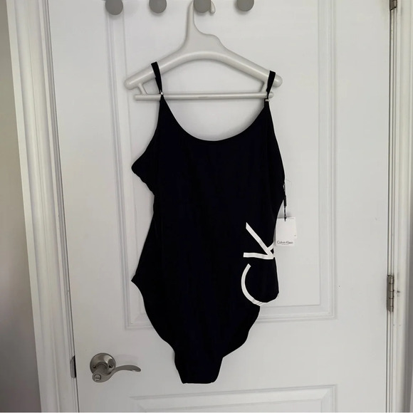 Calvin Klein one piece swimsuit build in bra size 16 - Picture 2 of 7